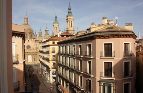 Dos Torres Balcón del Pilar Condo in Zaragoza