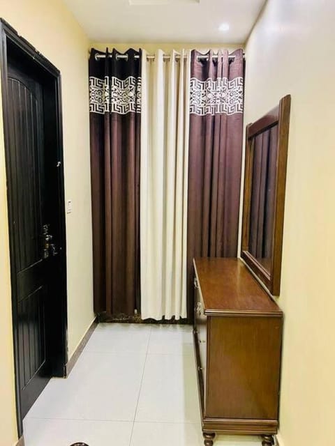 203-NEXT INN Two Bedroom condo with free parking Condo in Lahore
