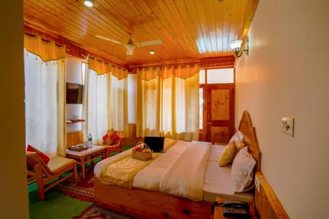 Woody Wood 6BHK Villa in Manali