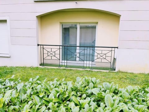 Balcony/Terrace, Garden view