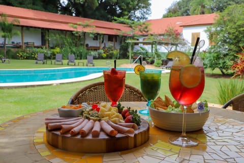 Food and drinks, Food, Swimming pool, Drinks, Alcoholic drinks