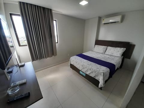 Bed, TV and multimedia, Photo of the whole room, Bedroom, air conditioner