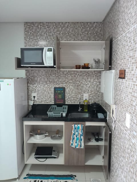 Kitchen or kitchenette, minibar, oven