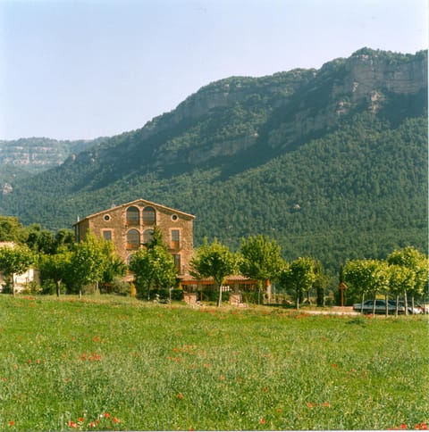 Property building, Nearby landmark, Natural landscape, Garden, Hiking, Mountain view