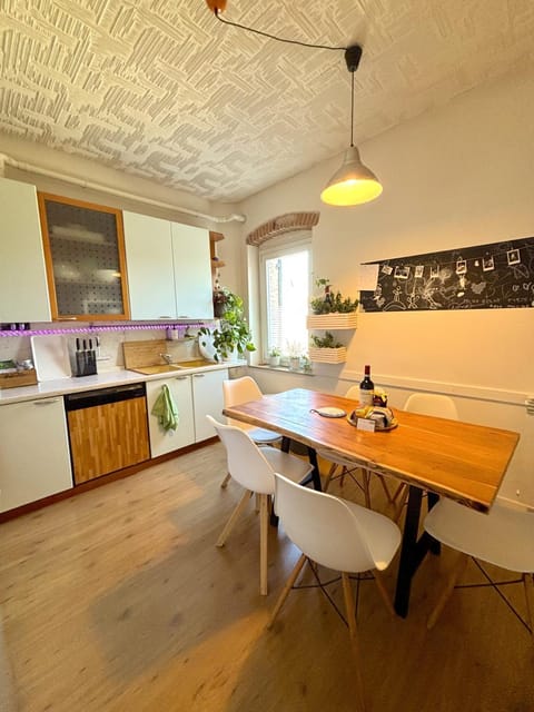 Dining area, Dinner, dishwasher, kitchen