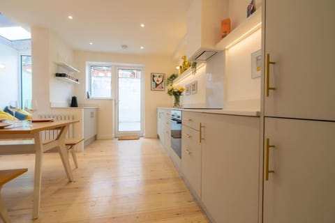 Stunning Broadstairs 5 bed Family Hse, Parking, Garden House in Broadstairs