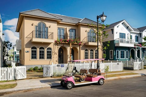 Day, Neighbourhood, Street view, Parking