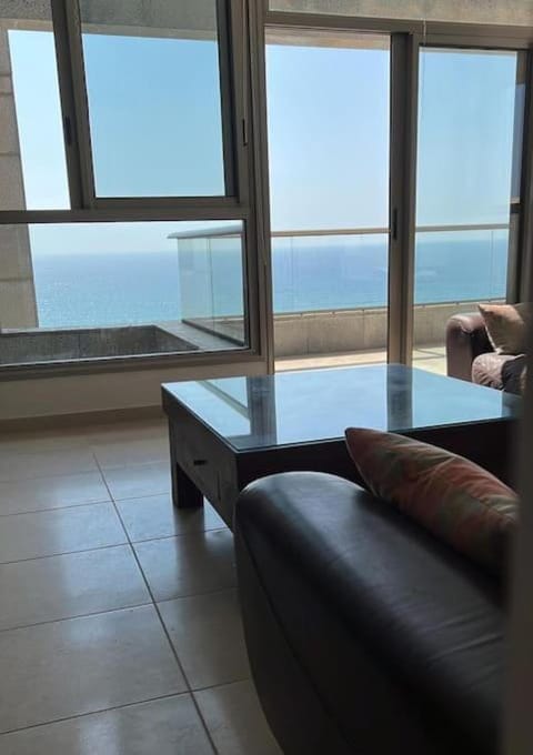 Sea View Apartment near the beach Condo in Netanya