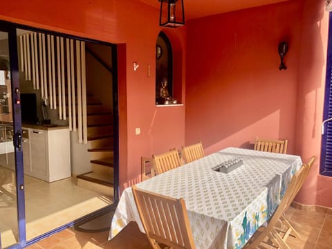 Beach and golf 4 Bedroom Holiday Home House in Maspalomas