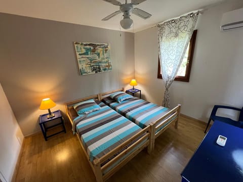 Bed, Photo of the whole room, Bedroom, fireplace, air conditioner