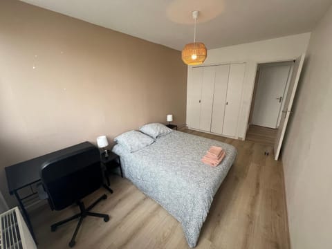 Appartement 6-8 personnes, accès direct à Lyon Apartment in Villeurbanne