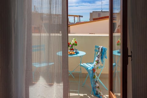 Day, View (from property/room), Balcony/Terrace, Dining area, Sea view