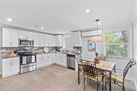 Beautifully Renovated 5 bedroom Vero Beach home House in Indian River