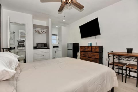 Bed, TV and multimedia, Kitchen or kitchenette, Dining area, pet friendly