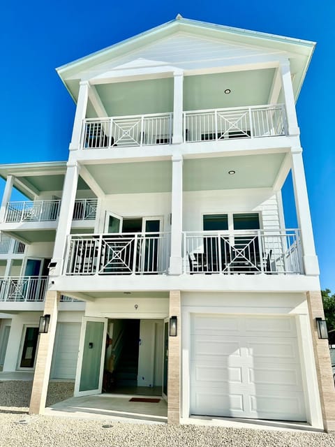 Property building, View (from property/room), Balcony/Terrace