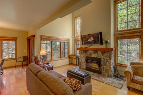 Tamarack Ski Resort Townhome - Elegant couple's retreat - Path to chairlift - Golf House in Valley County