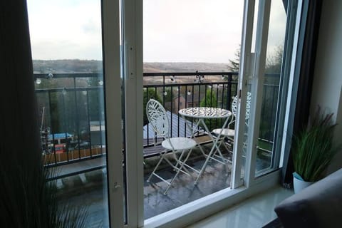 View (from property/room), Balcony/Terrace, Decorative detail, Seating area, Dining area