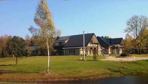 Facade/entrance, Day, Natural landscape, Children play ground, View (from property/room), Food and drinks, Autumn, On site, Area and facilities, Supermarket/grocery shop, Entertainment, Certificate/Award