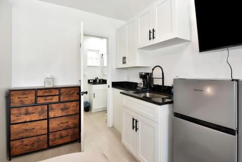 Kitchen or kitchenette, pet friendly, stove