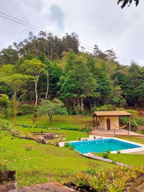 Chácara em Nova Friburgo (espaço inteiro) House in Nova Friburgo