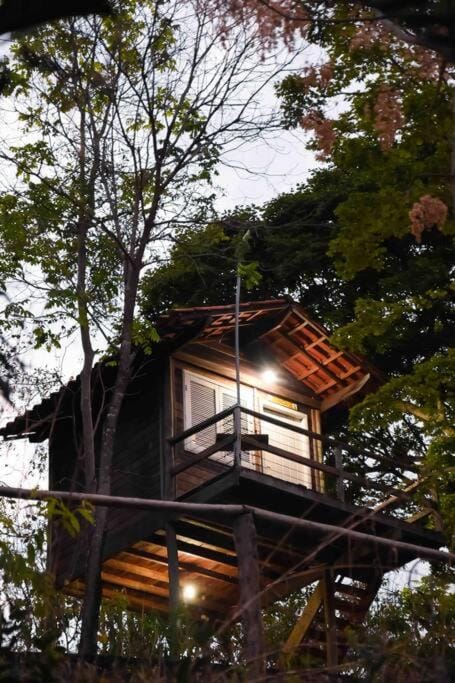 Rancho Divino Espírito Santo- Beira Lago Corumbá IV House in State of Goiás