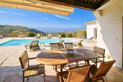 Country villa - Sleeps 8 - Mimosa view Villa in Mouans-Sartoux