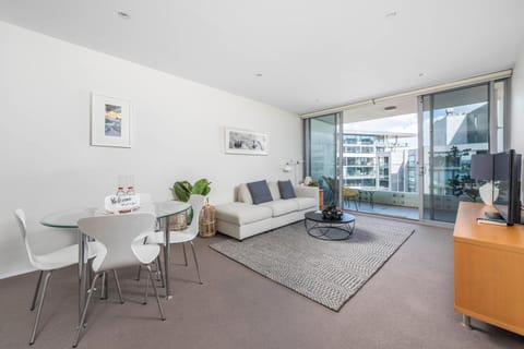 Lake View Apartment in Kingston Condo in Canberra