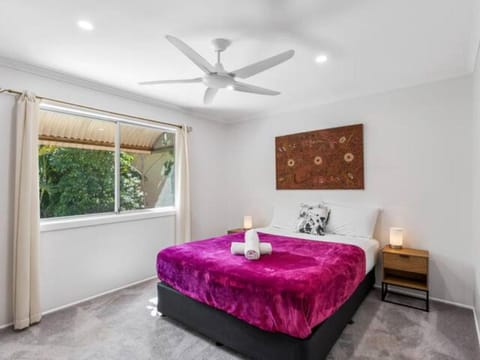 Tranquil Three-Bedroom Retreat with Two Bathrooms Apartment in Deception Bay