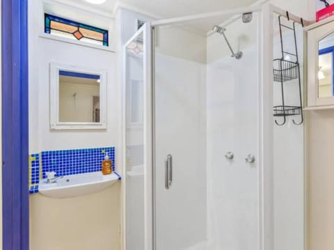 Tranquil Three-Bedroom Retreat with Two Bathrooms Condo in Deception Bay