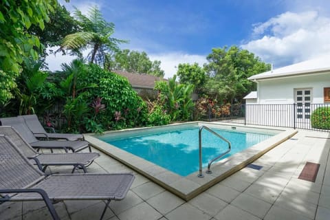 Footsteps to Four Mile - Port Douglas House in Port Douglas