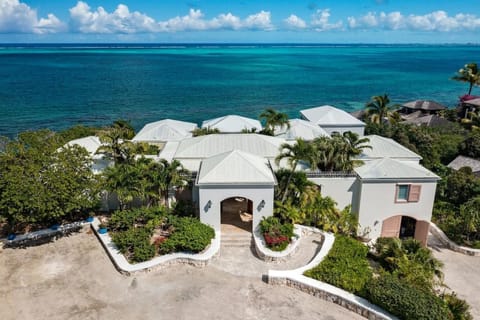 Reef Tides Luxury Beach House Villa in Turks and Caicos Islands