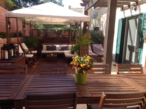 Patio, BBQ facilities, Balcony/Terrace