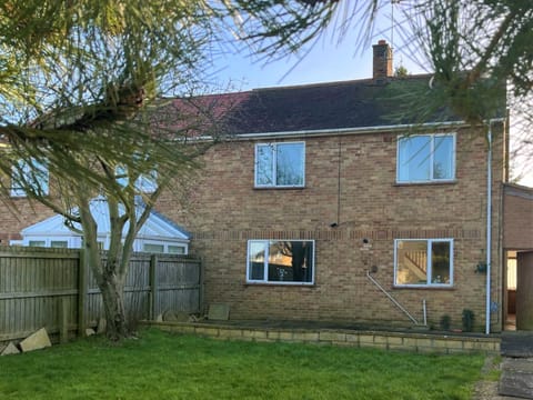 Ancaster House - Driveway - Wifi Apartment in South Kesteven District