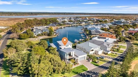 The Keel Retreat - Port Geographe House in Busselton