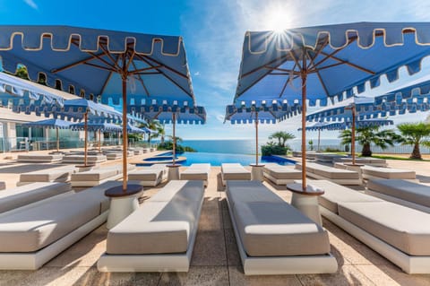 Pool view, Sea view