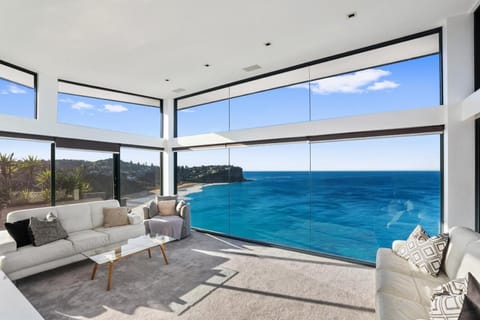 Due Northerly Oceanfront House in Pittwater Council