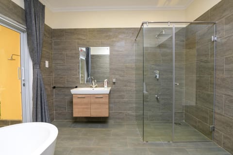 Shower, Bathroom, Seating area