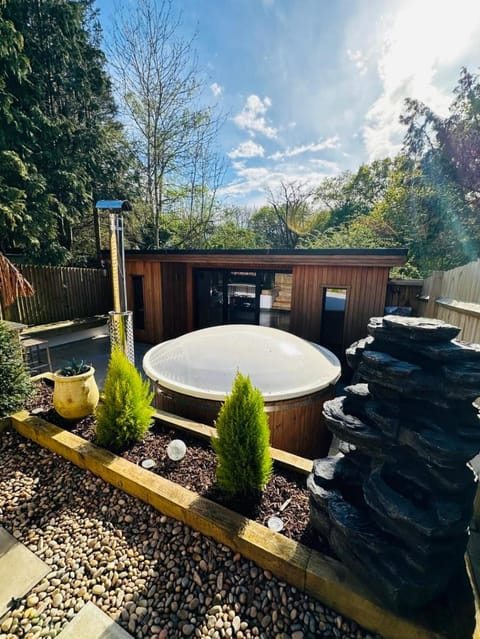 Property building, Hot Tub