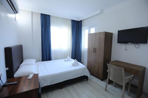 Bed, TV and multimedia, Photo of the whole room, wardrobe, air conditioner