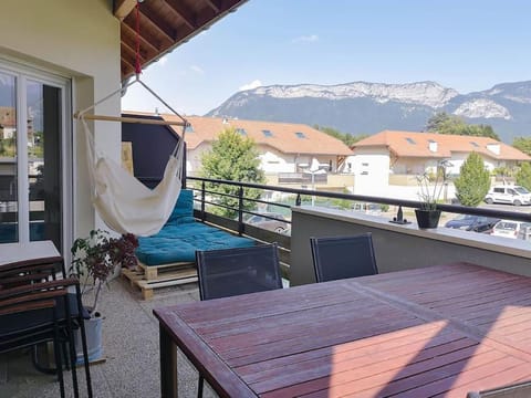 Patio, Dining area, Mountain view