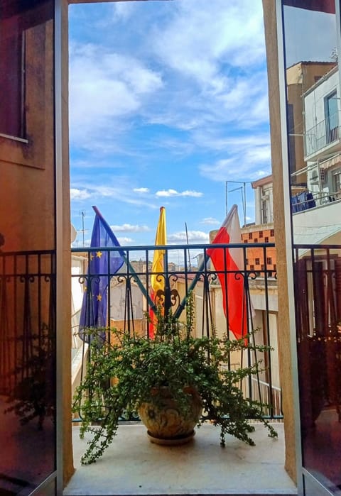 Balcony/Terrace, City view