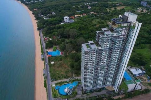 Delmare Beachfront Bangsaray Condo in Pattaya City