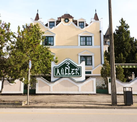 Property building, Property logo or sign, Street view, Location