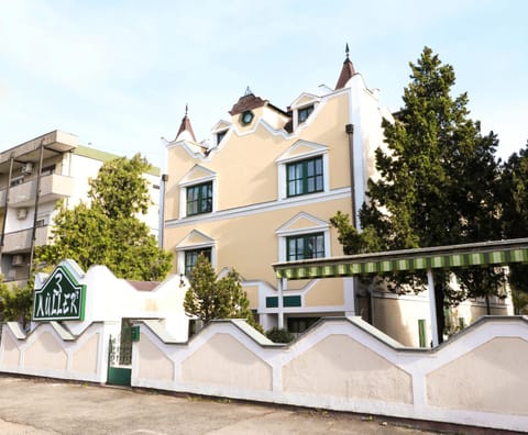 Property building, Neighbourhood, Street view