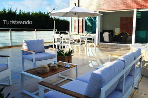Apartamento de lujo Aquarela - piscina climatizada y parking Condo in San Vicente de la Barquera