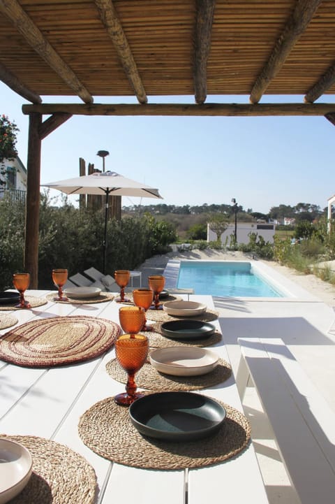 Dining area, Pool view