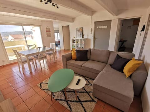 Appartement avec terrasse Classé Apartment in Port-la-Nouvelle