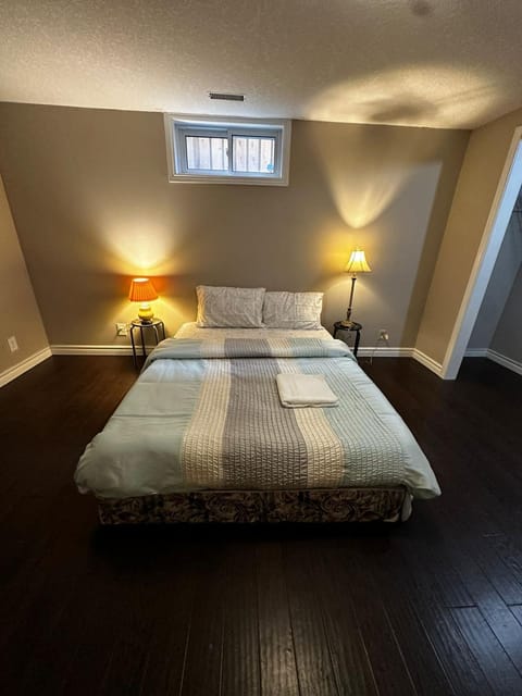 Pocket Friendly Room-Plaza, bus stop walking distance!3 Vacation rental in Kitchener