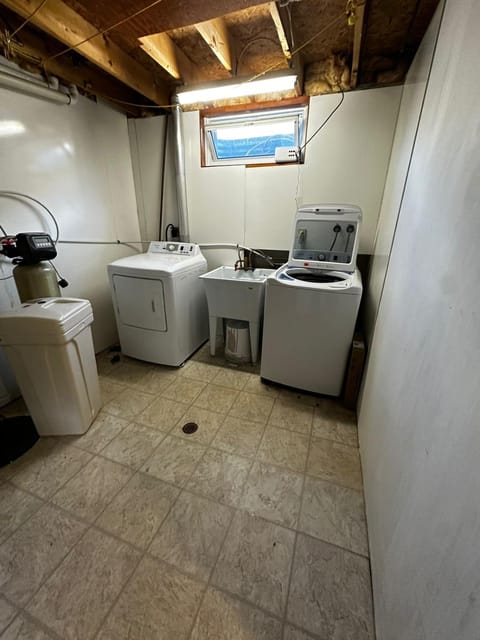Budget To Go Room- All amenities near by!! K2 Casa vacanze in Kitchener