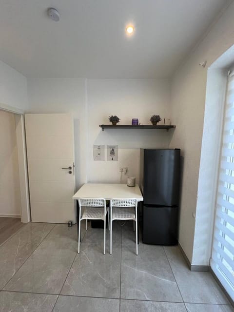 Kitchen or kitchenette, Dining area, minibar